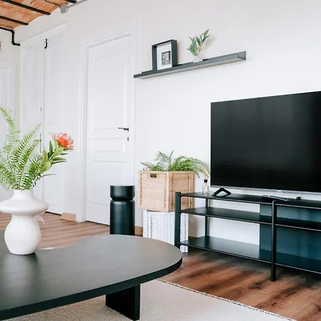 Luxury Flat Next To Galata And Metro W View شقة *